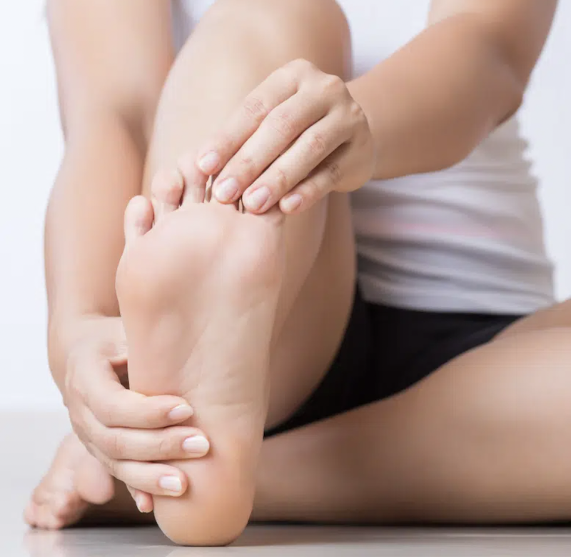 foot stretches by a physio - the toes