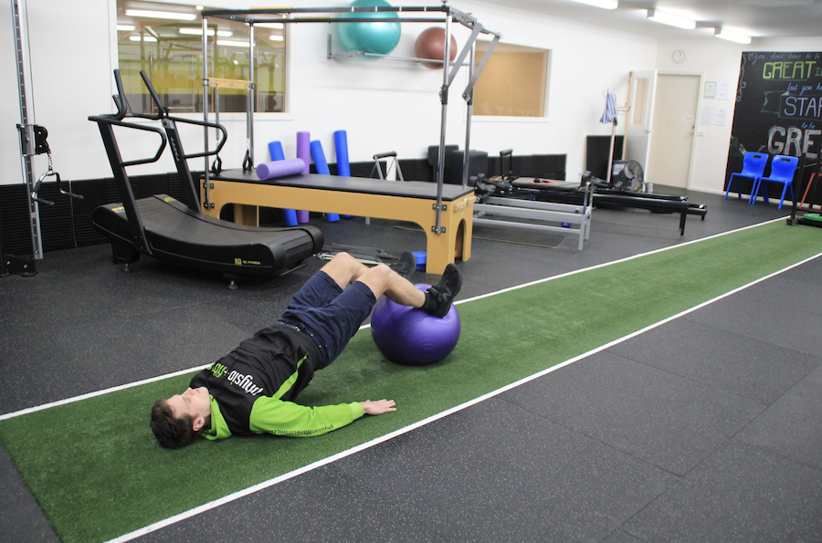 hamstring-fitball-curlls-running-rehab-exercise